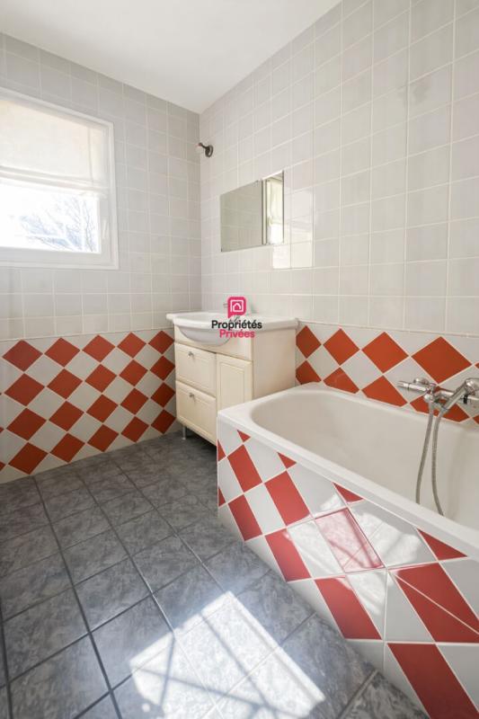 Maison - 221 m² - 8 pièces