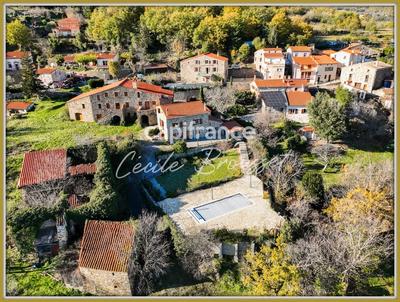 Propriété - 624 m² - 20 pièces