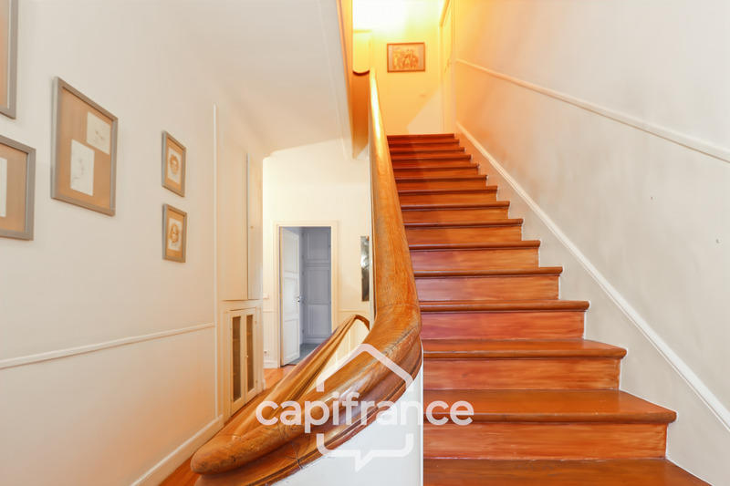 Maison - 262 m² - 10 pièces