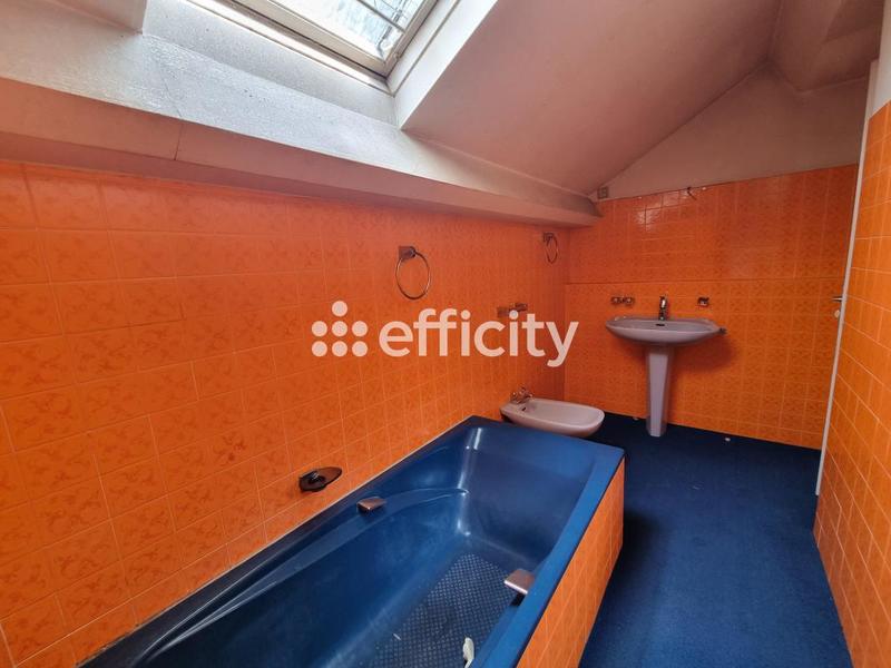 Maison - 272 m² - 11 pièces