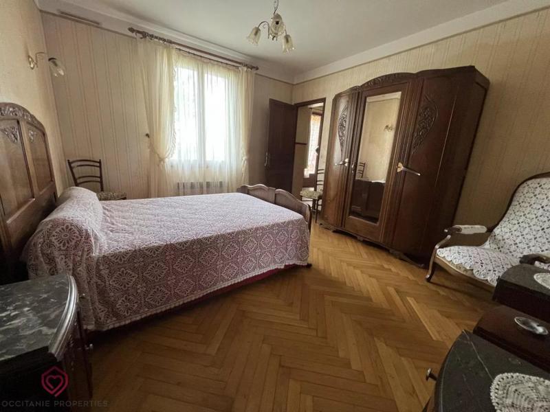 Maison - 221 m² - 8 pièces