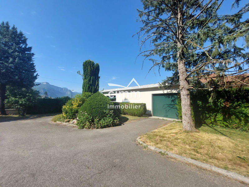 Maison - 285 m² - 8 pièces