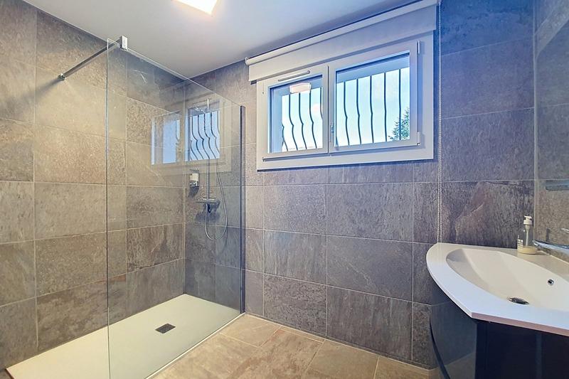 Maison - 220 m² - 7 pièces