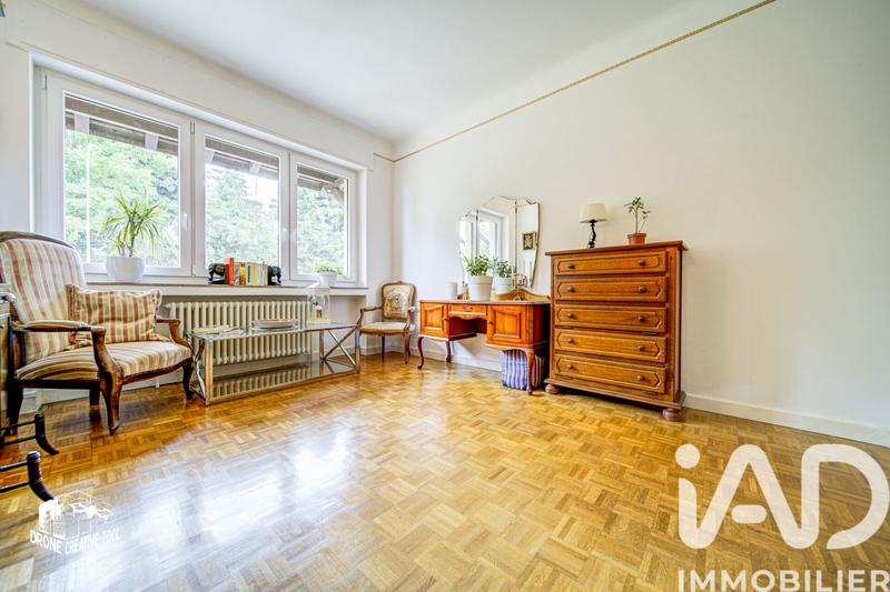 Maison - 242 m² - 8 pièces