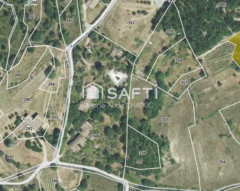 Maison - 696 m² - 30 pièces