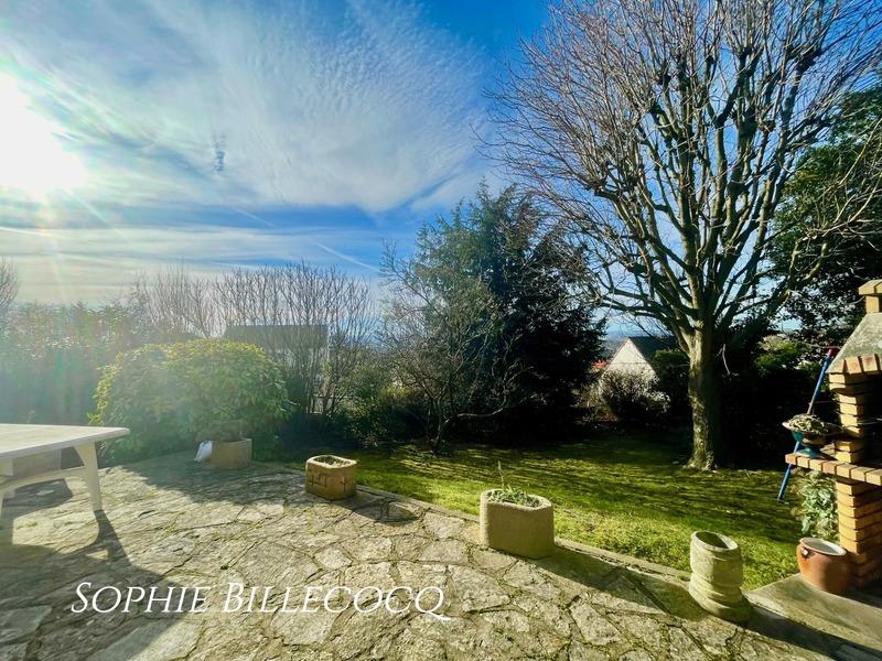 Maison - 248 m² - 8 pièces