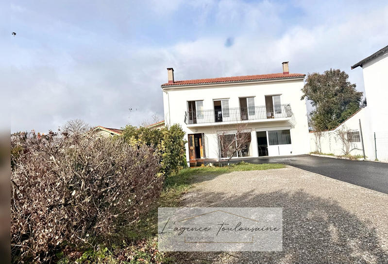 Maison - 250 m² - 10 pièces