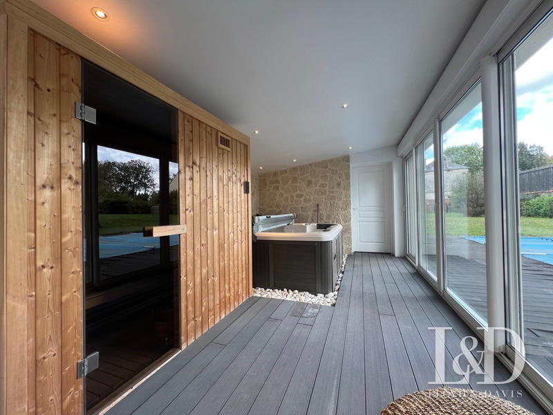 Maison - 300 m² - 10 pièces