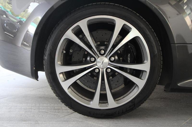 Aston Martin V12 Vantage 6.0 517 Bvm