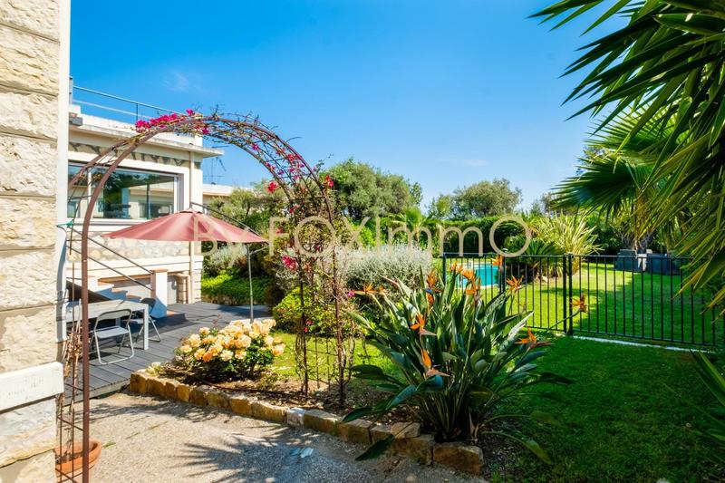 Maison - 230 m² - 8 pièces