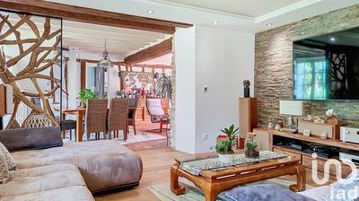 Maison - 230 m² - 6 pièces