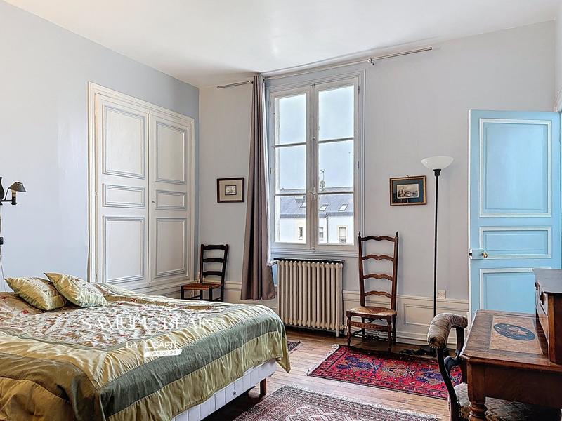 Maison - 200 m² - 9 pièces