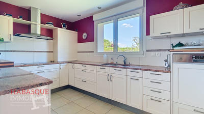 Maison - 170 m² - 9 pièces