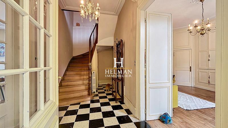 Maison - 296 m² - 8 pièces