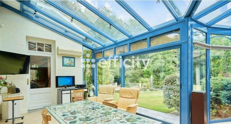 Propriété - 255 m² - 10 pièces