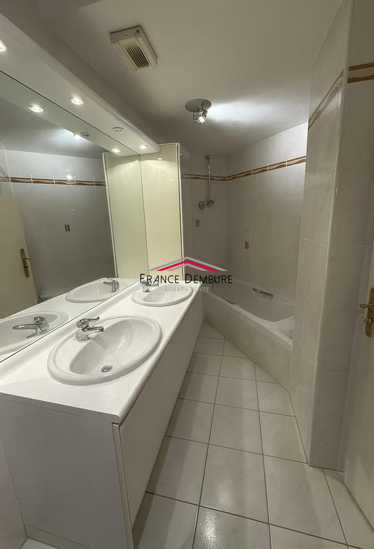 Appartement - 92 m² - 4 pièces