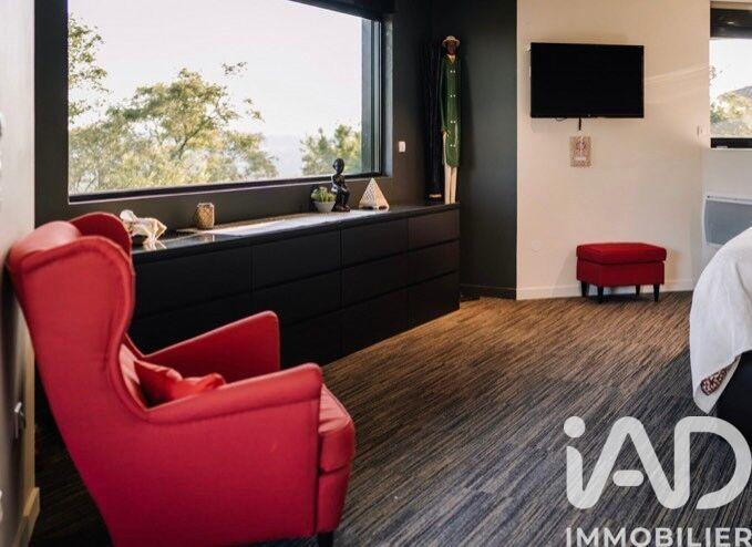 Maison - 284 m² - 6 pièces