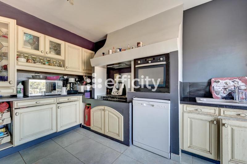 Maison - 202 m² - 7 pièces