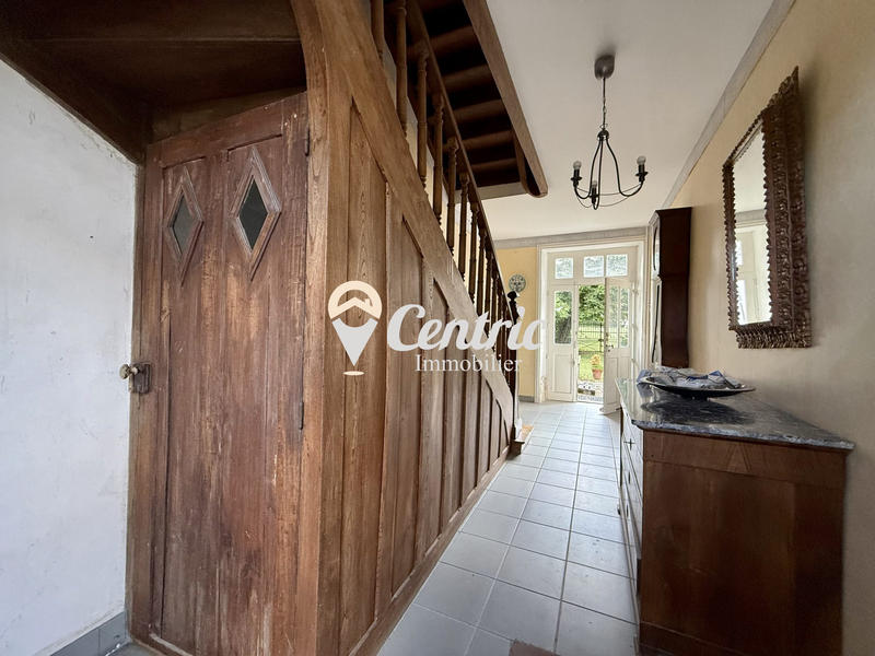 Maison - 275 m² - 13 pièces