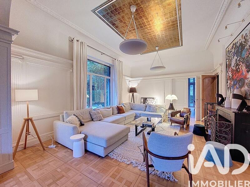 Maison - 415 m² - 13 pièces