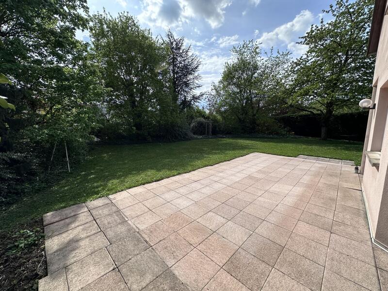 Maison - 219 m² - 9 pièces