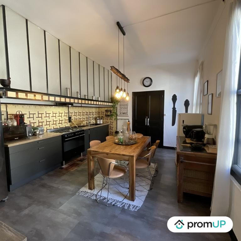 Appartement - 255 m² - 7 pièces