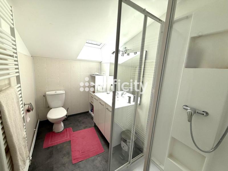 Maison - 325 m² - 13 pièces