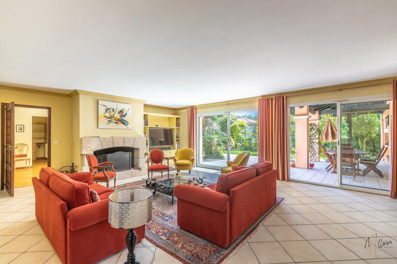 Maison - 219 m² - 5 pièces