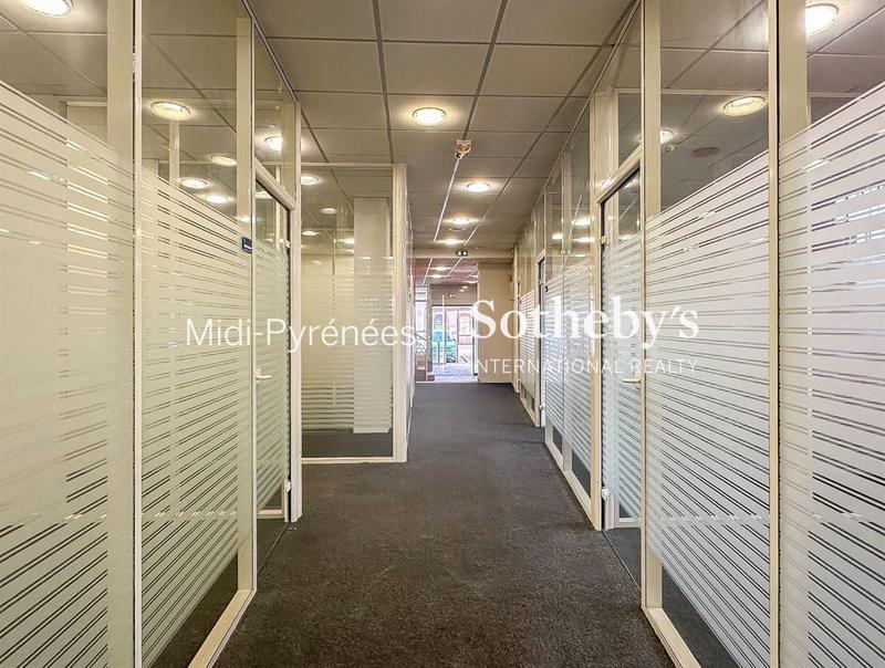 Local d'activités - 317 m²