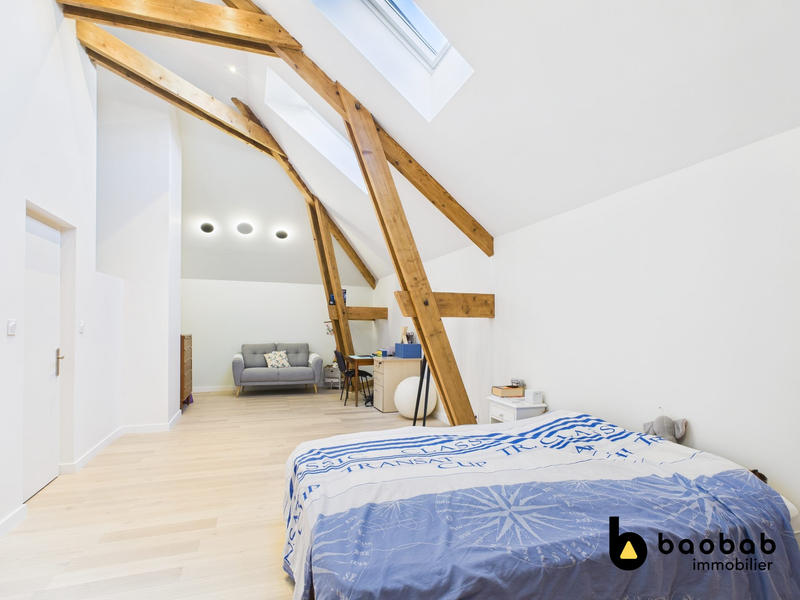 Maison traditionnelle - 240 m² - 7 pièces