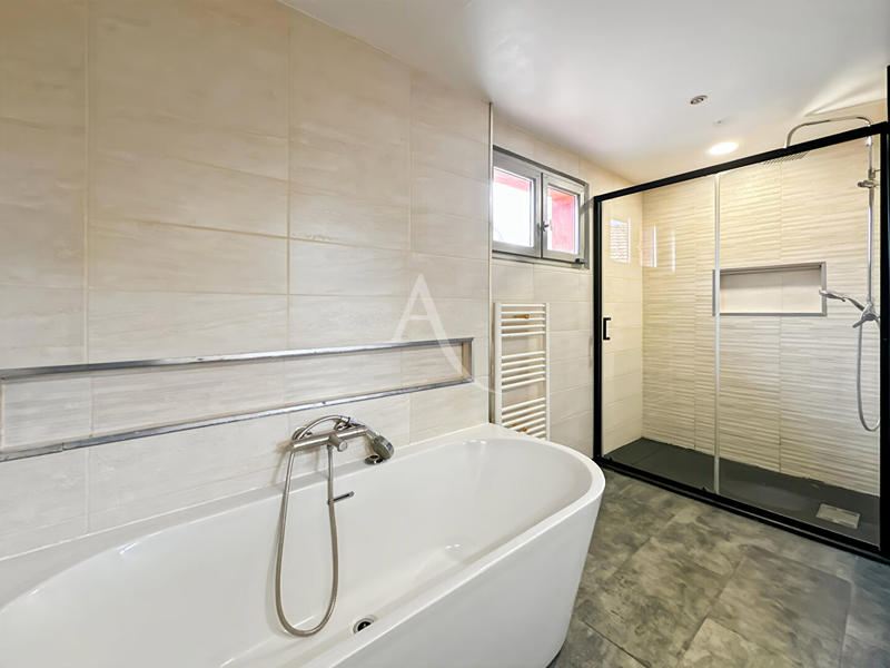 Maison - 90 m² - 5 pièces