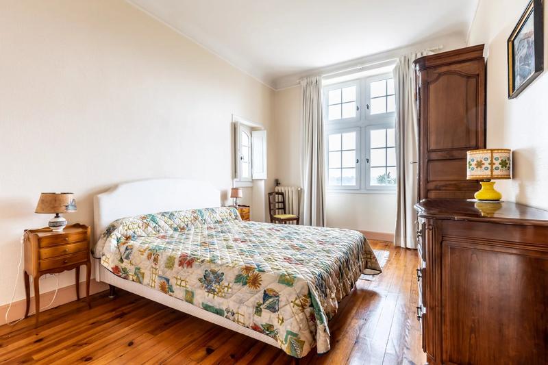 Château - 600 m² - 12 pièces