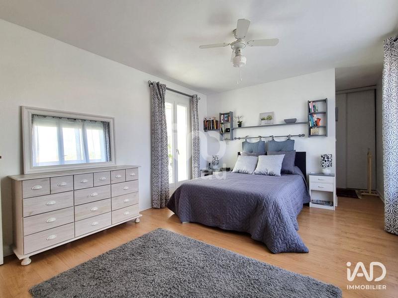 Maison - 235 m² - 8 pièces