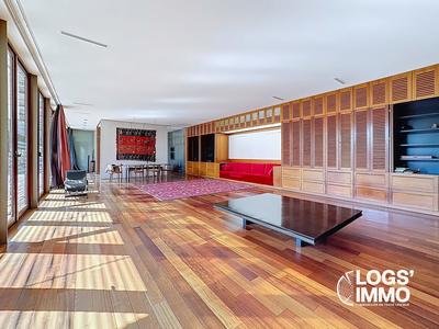 Maison contemporaine - 245 m² - 7 pièces