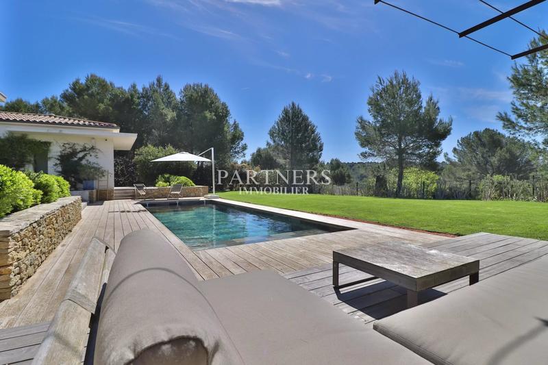 Maison - 285 m² - 8 pièces