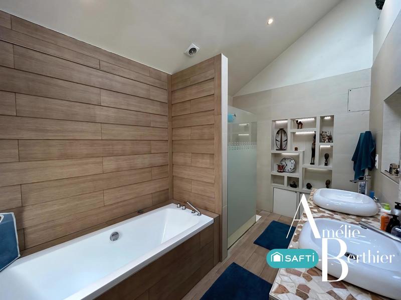 Maison - 200 m² - 8 pièces