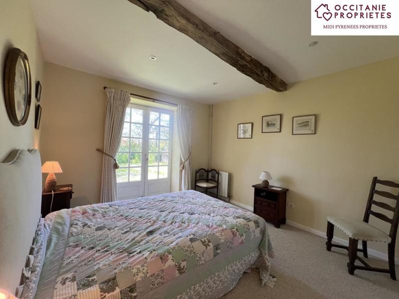 Propriété - 290 m² - 9 pièces