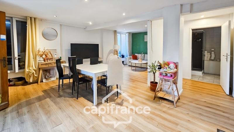 Maison - 220 m² - 9 pièces