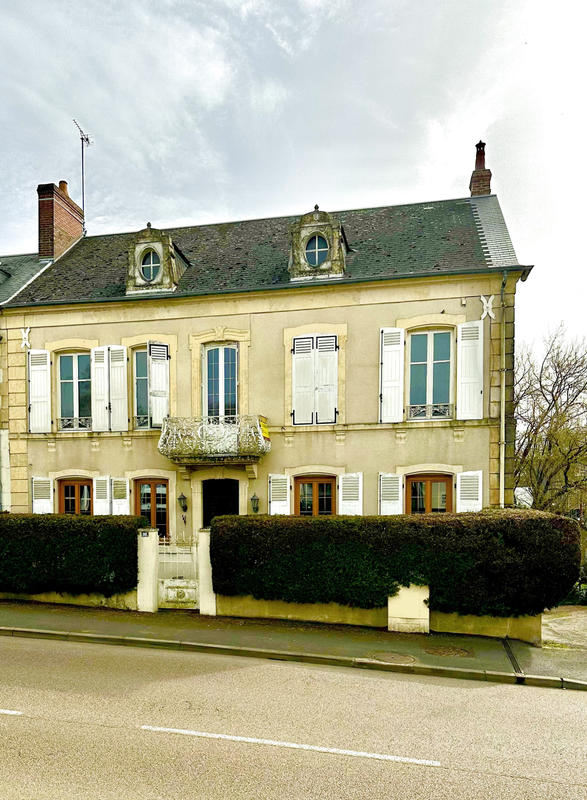 Maison - 227 m² - 7 pièces