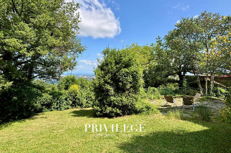 Maison - 220 m² - 7 pièces