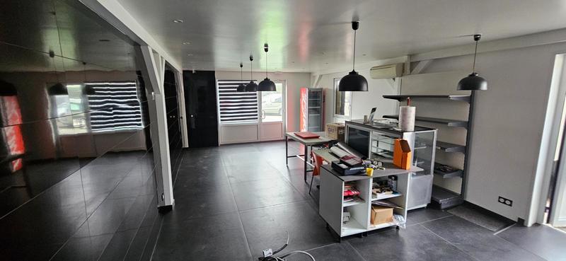 Local commercial - 130 m² - 4 pièces