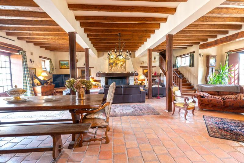 Propriété - 470 m² - 14 pièces