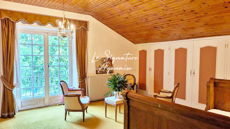 Maison - 231 m² - 7 pièces