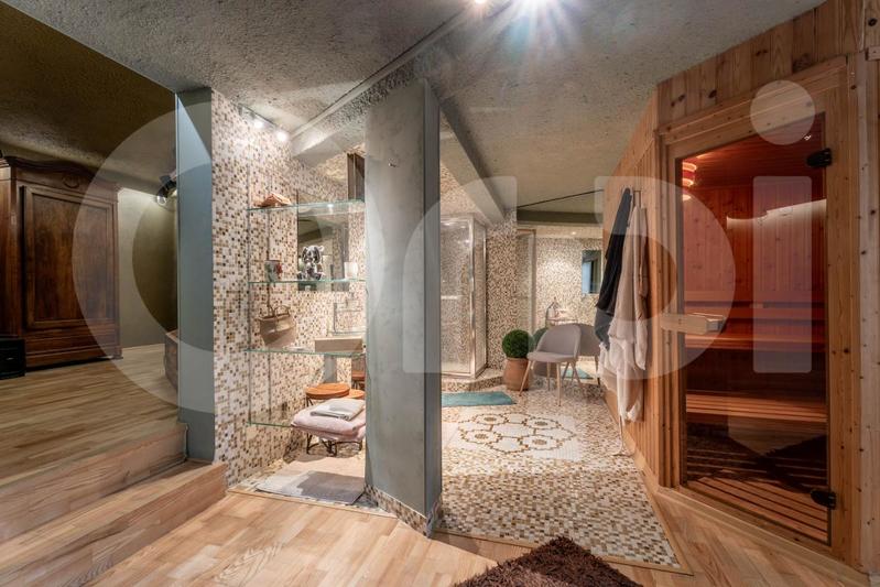 Villa - 366 m² - 6 pièces