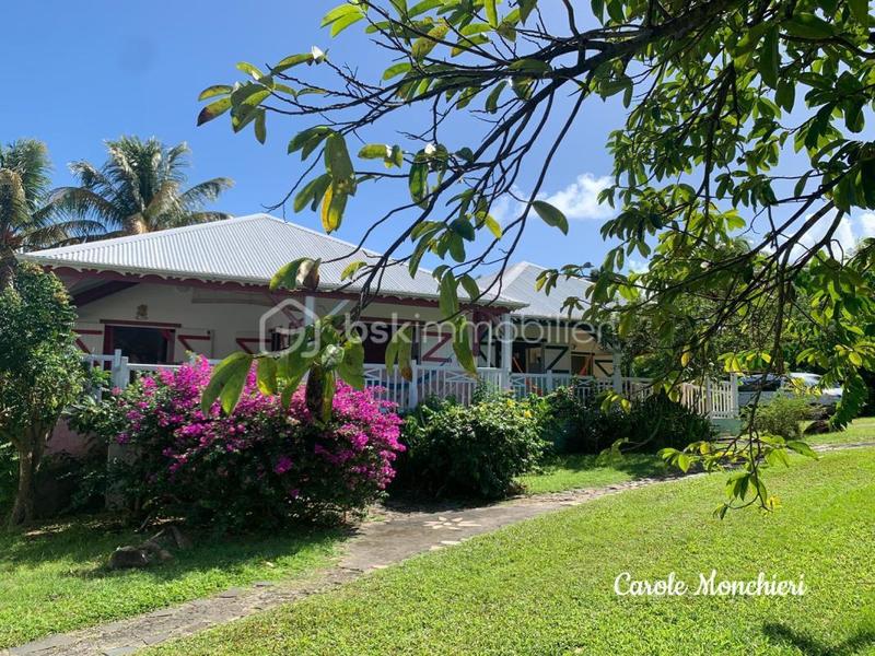 Propriété - 387 m² - 18 pièces