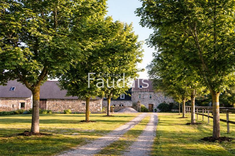 Propriété - 455 m² - 21 pièces