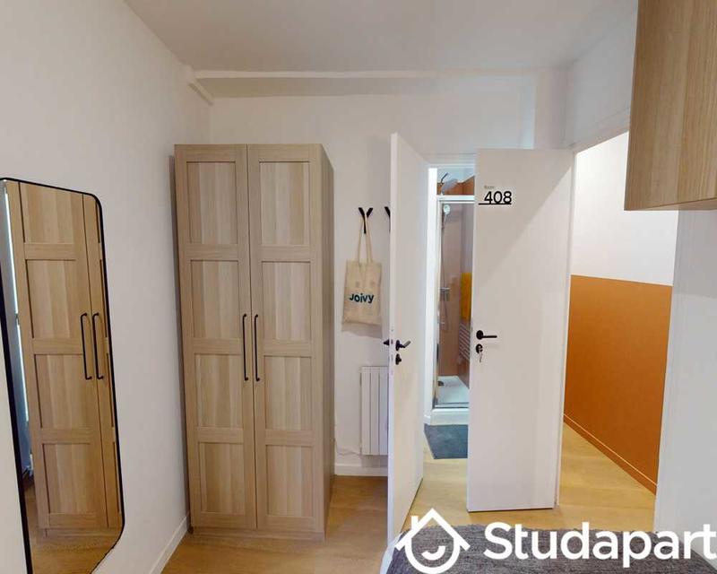 Chambre - 180 m² - 1 pièce