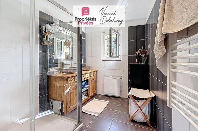 Maison - 218 m² - 8 pièces