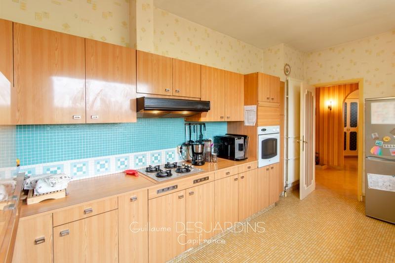 Maison - 240 m² - 8 pièces