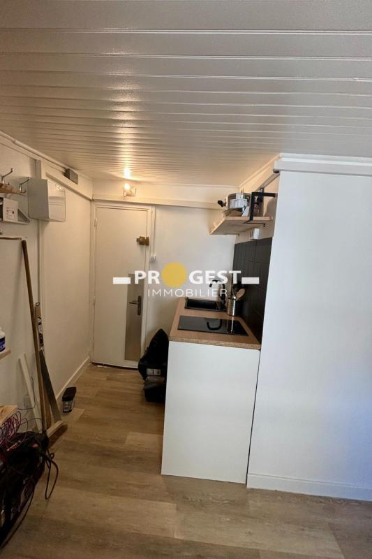 Studio - 11 m² - 1 pièce